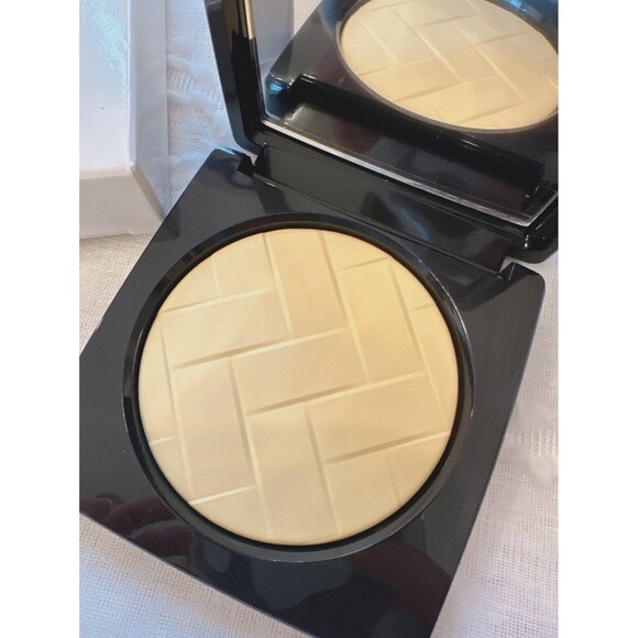 NWB Bobbi Brown Vitamin Enriched Pressed Powder YELLOW 8g - Picture 4 of 5